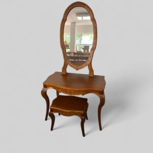 Peilipöytä / kampauspöytä