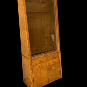 Lasivitriinikaappi/asekaappi