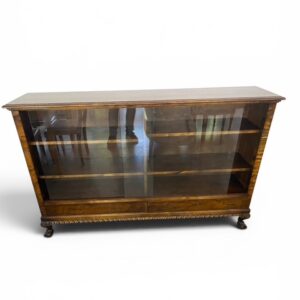 Kirjavitriini Chippendale
