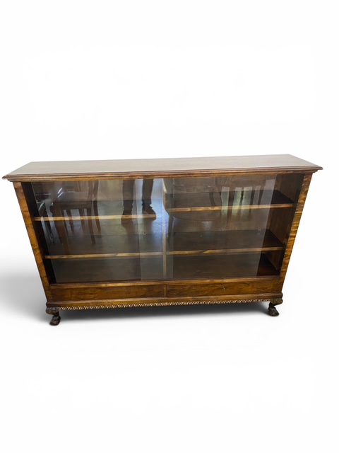 Kirjavitriini Chippendale