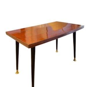 Pienen pieni teak pöytä